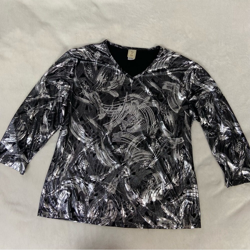 Jess and Jane Black 3/4 sleeve w/ silver design size 1X